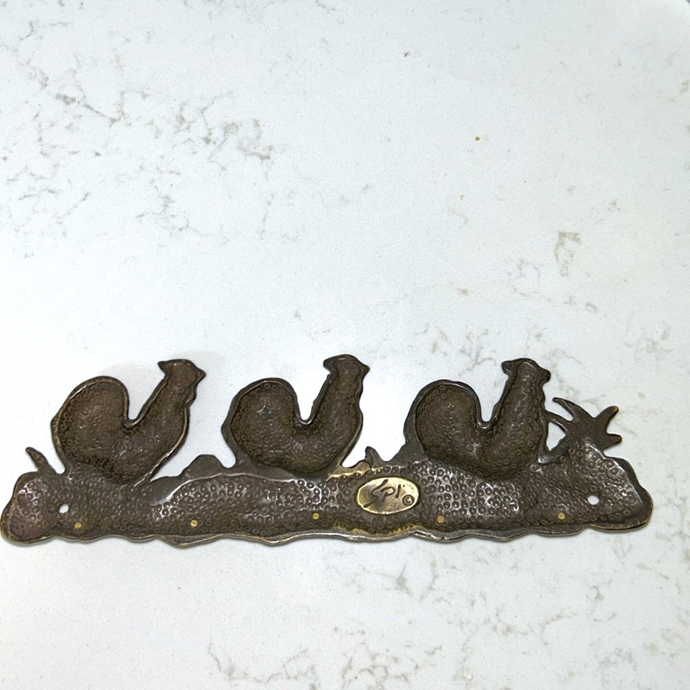 Vtg Brass Chicken Key Holder Wall Mount 3D - Picture 5 of 6